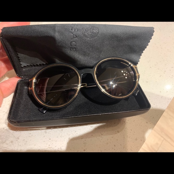 Versace 4342 Sunglasses 🕶 - Picture 5 of 5